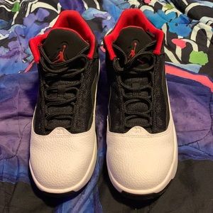 Jordan Max Aura 2 (GS) White/Gym red-Black Size 7 Youth